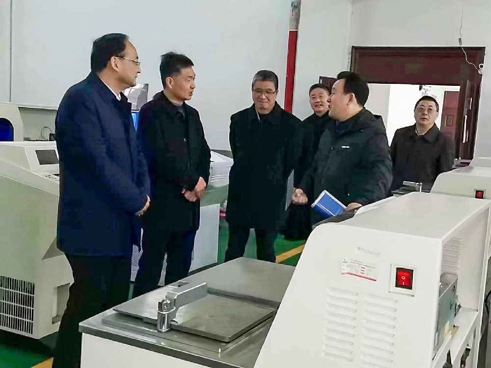 孝感市委常委、宣傳部長(zhǎng)吳瓊一行考察闊海醫(yī)療